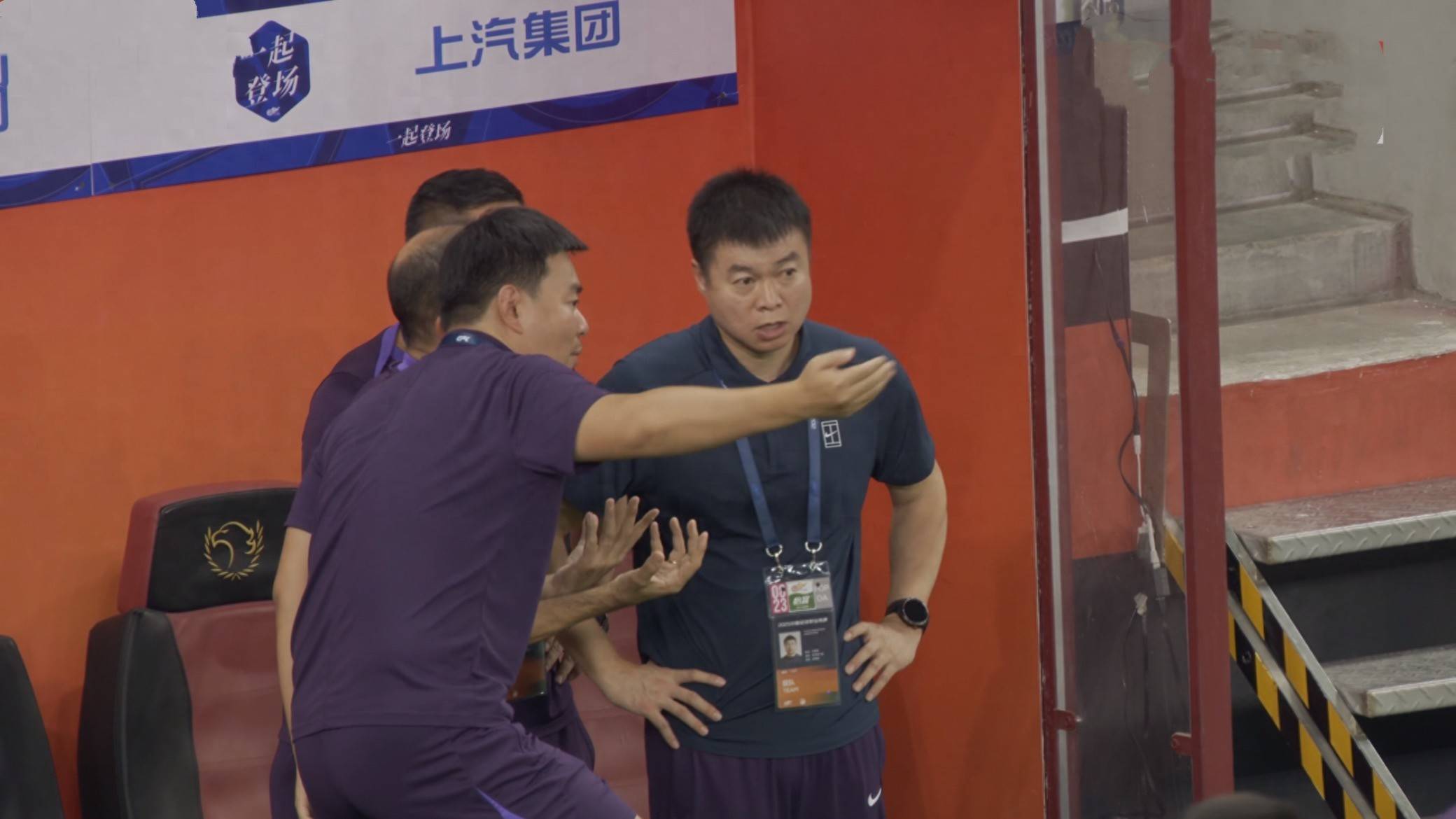 练德比直接, secti